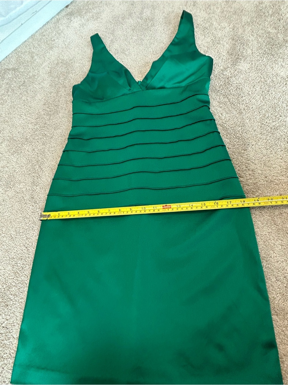 Sleeveless V-Neck Emerald Green Bodycon Dress - Picture 9 of 11